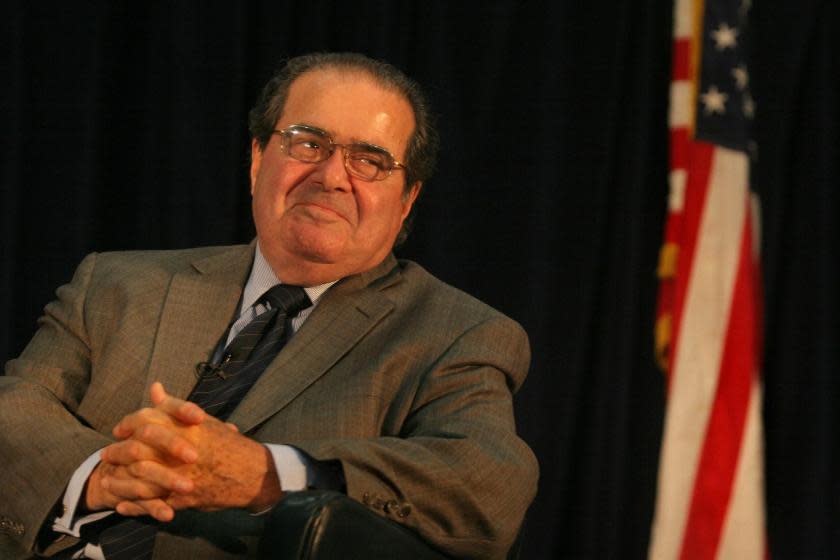 The late Supreme Court Justice Antonin Scalia wrote that anonymous voting wasn't guaranteed by the 1st Amendment. <span class="copyright">(Alex Wong / Getty Images)</span>