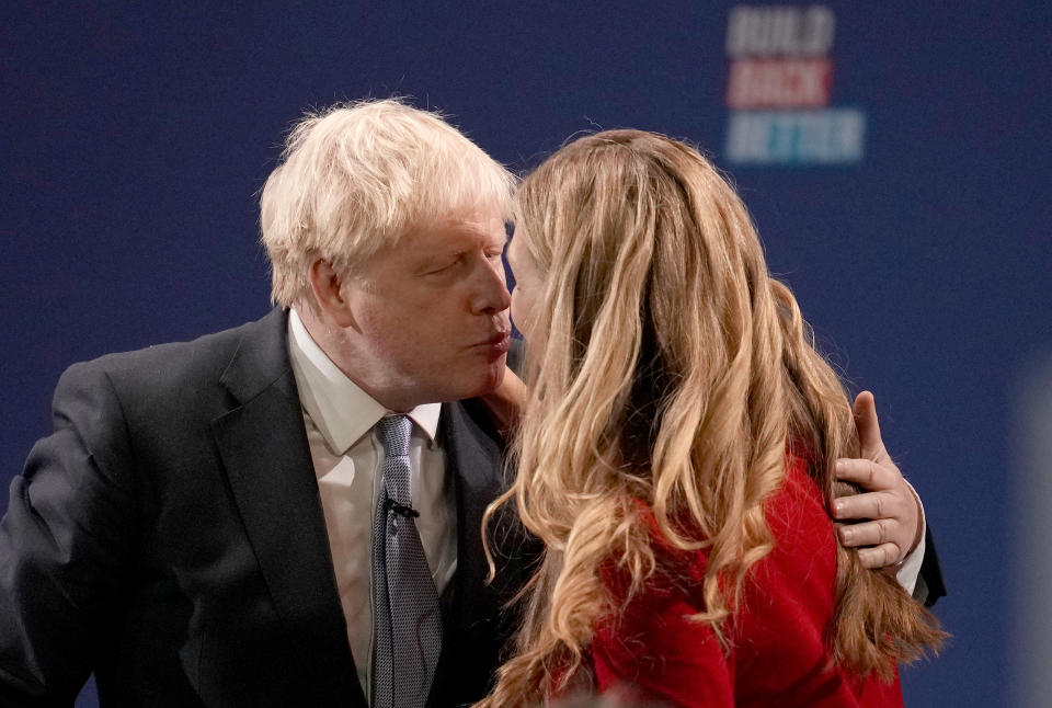 MANCHESTER, ENGLAND - OCTOBER 06: Britain's Prime Minister Boris Johnson kisses wife Carrie Johnson after delivering his keynote speech during the Conservative Party conference at Manchester Central Convention Complex on October 6, 2021 in Manchester, England. This year's Conservative Party Conference returns as a hybrid of in-person and online events after last year it was changed to a virtual event due to the Coronavirus pandemic. Boris Johnson addresses the party as its leader for the third time.   (Photo by Christopher Furlong/Getty Images)