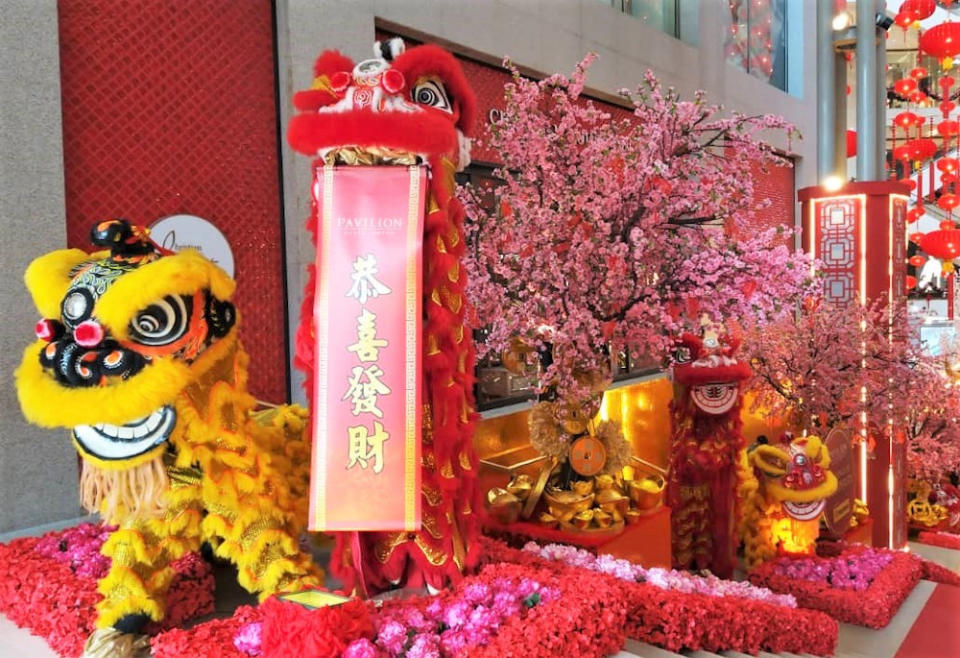 Lucky lions are ready to greet shoppers upon the mall’s Spanish Steps. — Picture courtesy of Pavilion REIT Malls