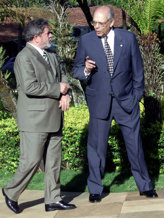 Former Urguayan President Jorge Batlle and former Brazilian President Luiz Inacio Lula da Silva chat after a meeting at the Mercosur Summit in Brasilia in this December 5, 2002 file picture. REUTERS/Jamil Bittar/File Photo