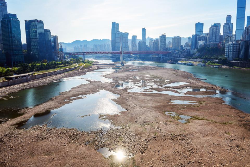 The water level of the Jialing River, one of the tributaries of the Yangtze River, has dropped due to high temperature and drought.