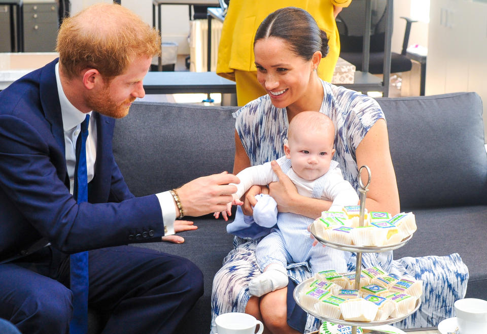  Prince Harry, Duke of Sussex, Meghan, Duchess of Sussex and their baby son Archie Mountbatten-Windsor meet Archbishop Desmond Tutu and his daughter Thandeka Tutu-Gxashe at the Desmond & Leah Tutu Legacy Foundation during their royal tour of South Africa on September 25, 2019 in Cape Town, South Africa