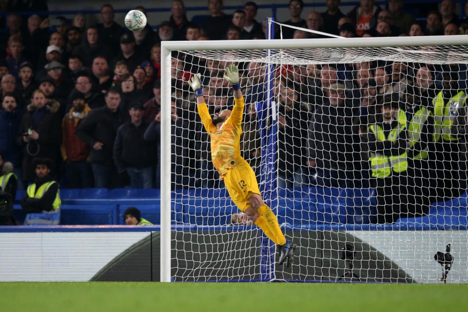 LONDON, ENGLAND - OCTOBER 30: Willy Caballero of Chelsea is beaten by Marcus Rashford of Manchester United free-kick to make it 2-1 during the Carabao Cup Round of 16 match between Chelsea FC and Manchester United at Stamford Bridge on October 30, 2019 in London, England. (Photo by Robin Jones/Getty Images)