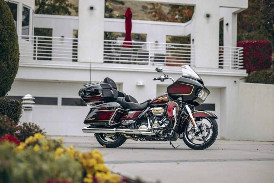 CVO-Road-Glide-Limited-Anniversary