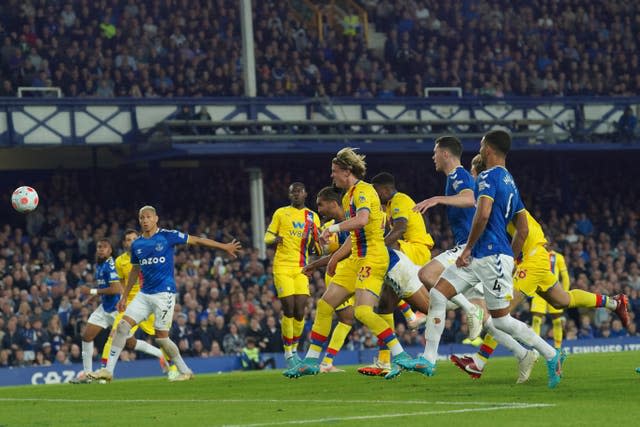 Dominic Calvert-Lewin scoreS Everton's winner 