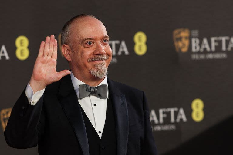 El actor norteamericano Paul Giamatti, en su llegada a la alfombra roja del Oscar inglés; está nominado a Mejor actor por la película Los que se quedan