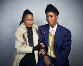 ARCHIVO - Taylour Paige, a la izquierda, y la guionista y directora Janicza Bravo posan para promover su película "Zola" durante el Festival de Cine de Sundance, el 25 de enero de 2020 en Park City, Utah. (Foto por Taylor Jewell/Invision/AP, Archivo)