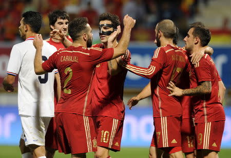 Spain's Cesc Fabregas (C) celebrates a goal with his teammates during their international friendly soccer match against Costa Ricas at the Reino de Leon stadium in Leon, northern Spain, June 11, 2015. REUTERS/Eloy Alonso