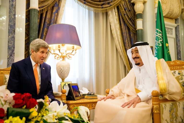 US Secretary of State John Kerry (L) meets with Saudi Arabia's King Salman in the Saudi capital, Riyadh, on May 7, 2015