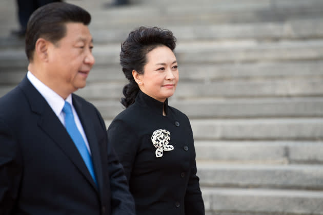 <b>Platz 4: Xi Jinping und Peng Liyuan</b><br><br>Bei uns kennt man die Ehefrau des chinesischen Staatspräsidenten Xi Jinping nicht. In ihrer Heimat ist die Sopranistin Peng Liyuan aber ein Superstar. Das Paar landet auf Platz 4.