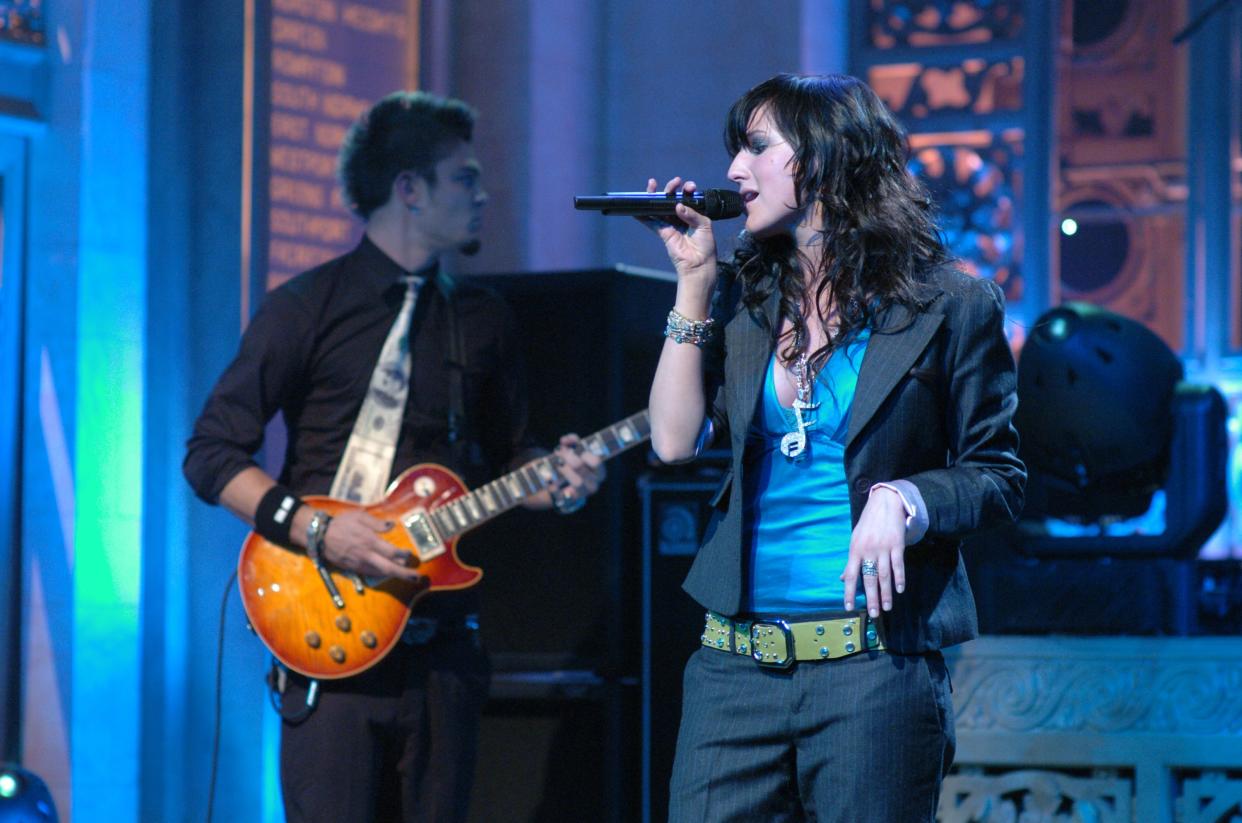 SATURDAY NIGHT LIVE -- Episode 3 -- Air Date 10/23/2004 -- Pictured: Musical guest Ashlee Simpson performs on October 23, 2004 -- Photo by: Dana Edelson/NBCU Photo Bank