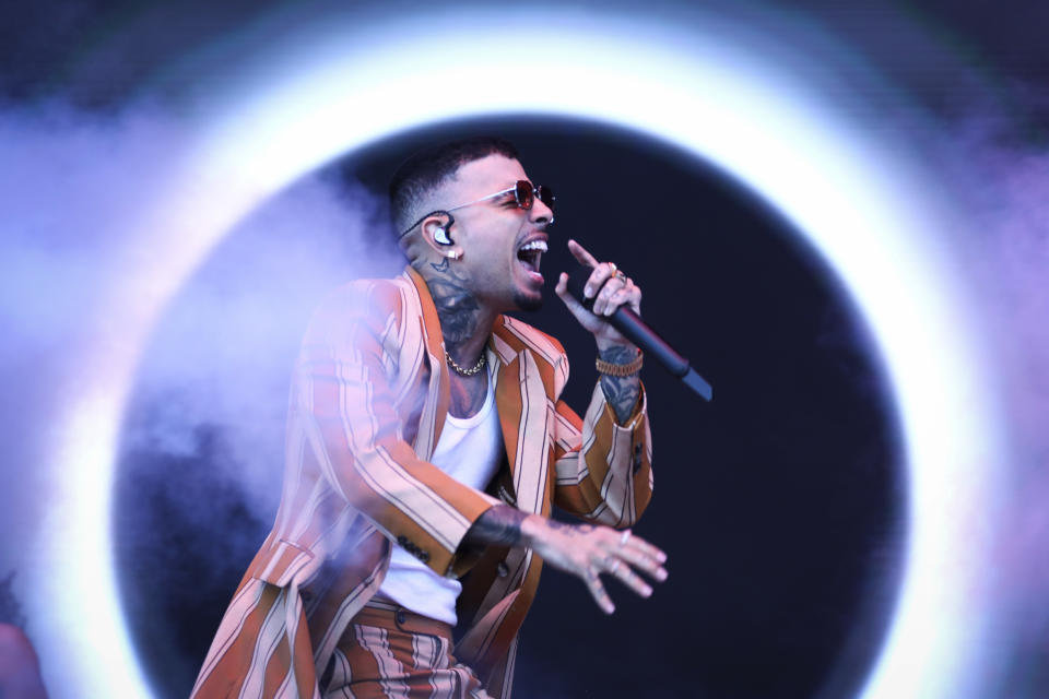 Rauw Alejandro durante su presentación en el Festival Governors Ball Music el viernes 7 de junio de 2024, en Flushing Meadows Corona Park en el distrito de Queens de Nueva York. Post Malone, Doja Cat y Rauw Alejandro encabezarán el Festival Global Citizen de este año en Central Park de Nueva York el 28 de septiembre de 2024, mientras los organizadores se centran en movilizar a los jóvenes para ayudar a abordar problemas apremiantes del mundo. (Foto Andy Kropa/Invision/AP)