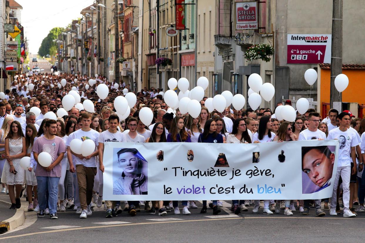 Une marche blanche organisée en hommage à Kevin Chavatte, le 16 juin 2018, à Mourmelon-le-Grand (Marne). - FRANCOIS NASCIMBENI / AFP