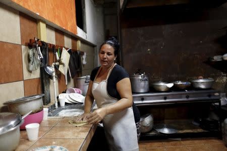 Cuban migrant Maria Rodriguez, 42, who ran out of money, works as a kitchen assistant in Paso Canoas on the border with Costa Rica March 22, 2016. REUTERS/Carlos Jasso