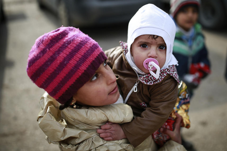 Syrian children wait for family