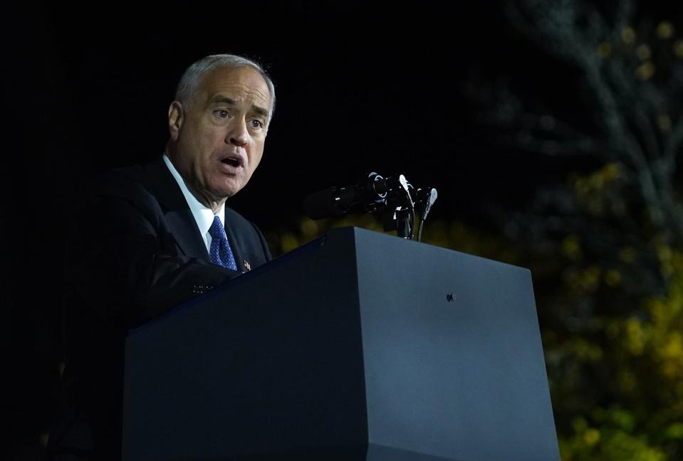 New York Comptroller Thomas DiNapoli speaks at Sarah Lawrence College in Yonkers on Sunday, November 6, 2022.