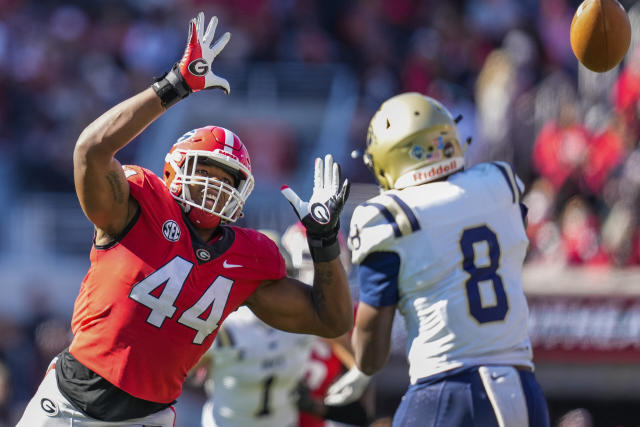 Jags announce signings of first round picks Travon Walker and