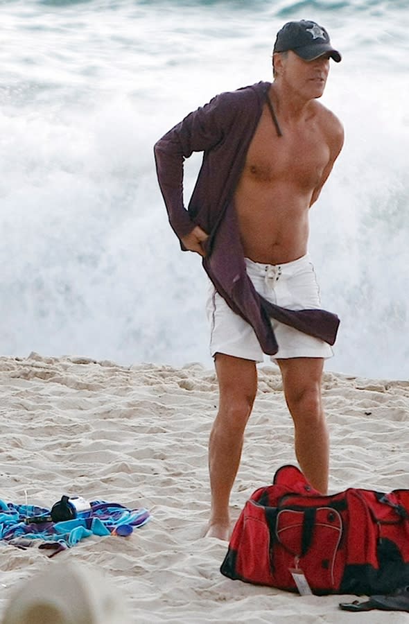 bruce-springsteen-physique-abs-beach-pictures-australia