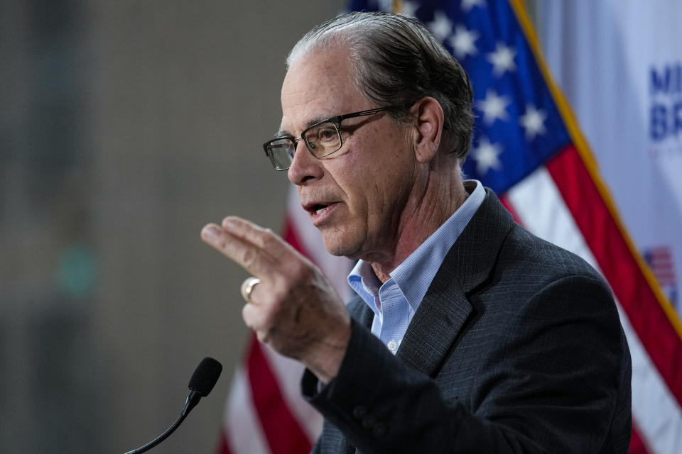 U.S. Sen. Mike Braun, R-Ind., announces in Indianapolis, Monday, Dec. 12, 2022 that he will for Indiana governor in 2024. Braun will face Indiana Lt. Gov. Suzanne Crouch for the Republican nomination. (AP Photo/Michael Conroy)