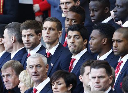 Past and present players of Liverpool listen during a memorial service to mark the 25th anniversary of the Hillsborough disaster at Anfield in Liverpool, northern England April 15, 2014. REUTERS/Darren Staples