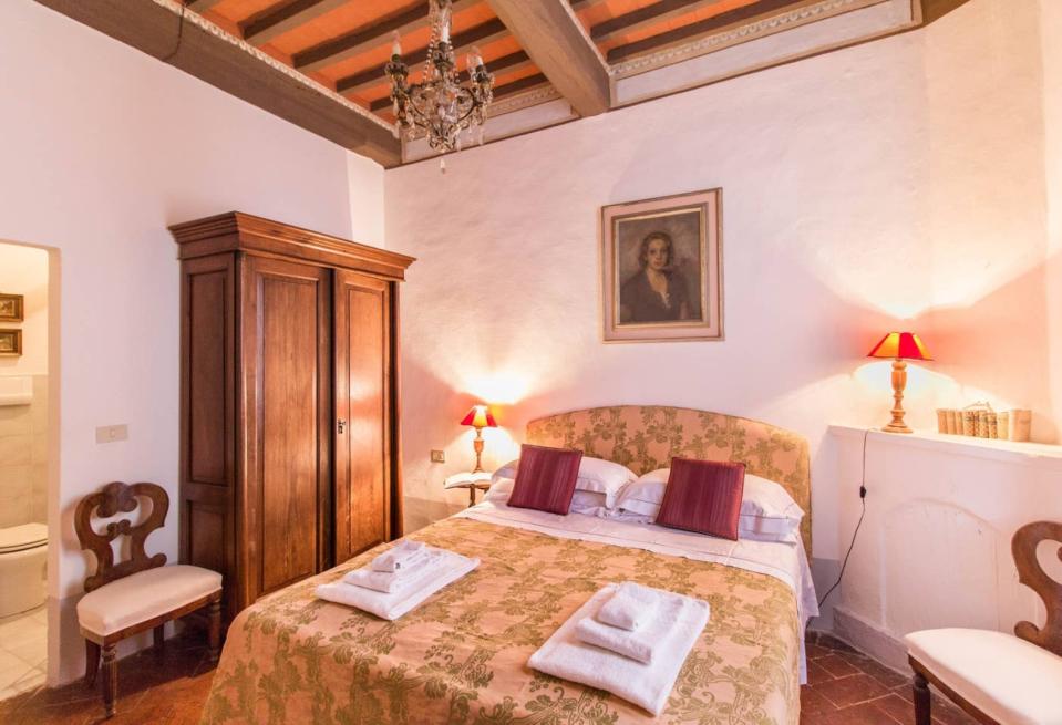 Sus propietarios alquilan solo una habitación, por lo que únicamente se pueden alojar un máximo de dos personas, que dormirán en esta suite. (Foto: <a href="http://www.airbnb.es/rooms/5167037?source_impression_id=p3_1562922986_ZZdPIX49IEBexMWs" rel="nofollow noopener" target="_blank" data-ylk="slk:Airbnb;elm:context_link;itc:0;sec:content-canvas" class="link ">Airbnb</a>).