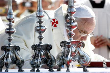 Pope Francis leads a mass outside the Shrine of Our Lady of Bonaria in Cagliari September 22, 2013. REUTERS/Giampiero Sposito