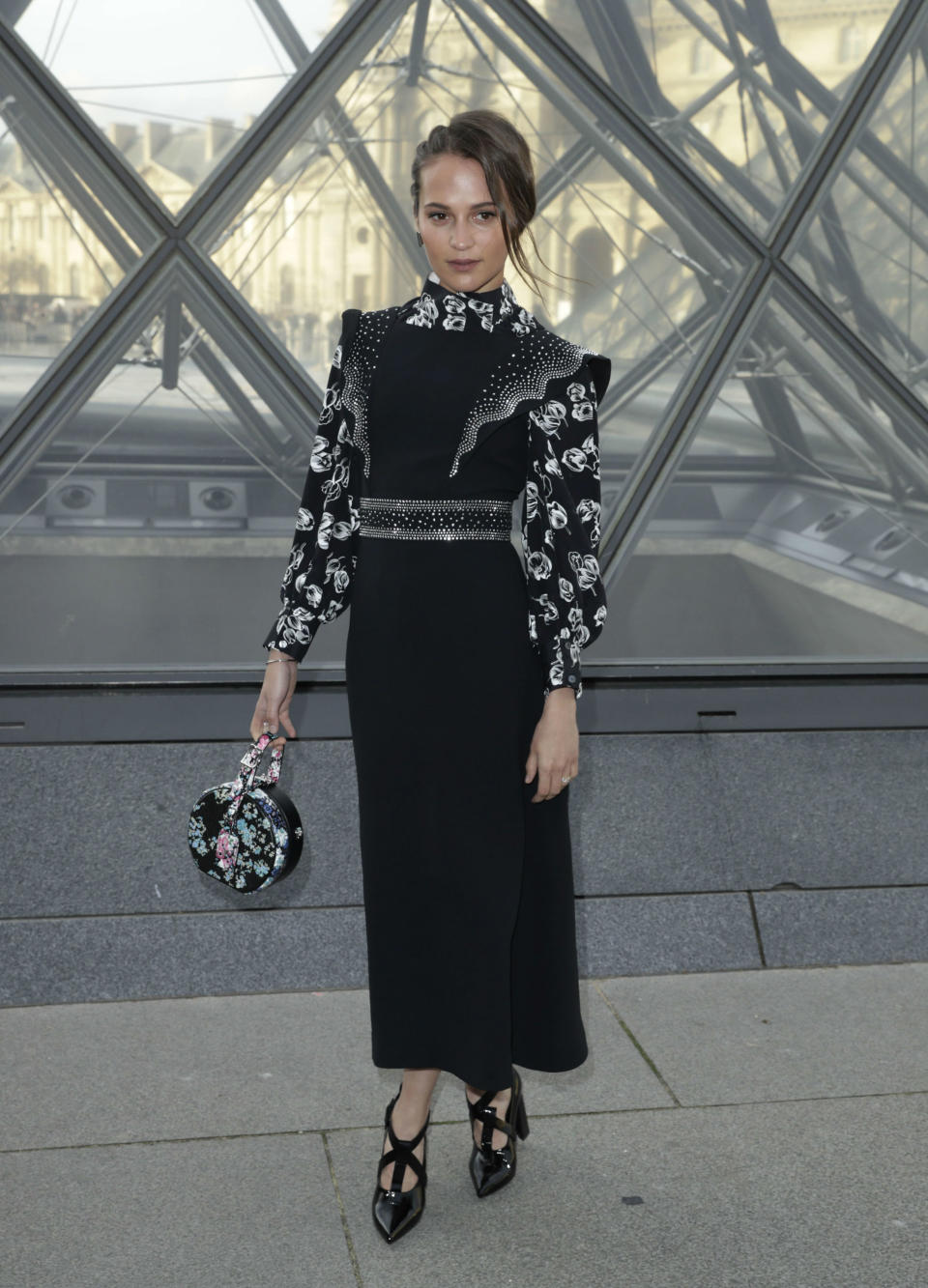 <p>Alicia Vikander, otra de las musas de Louis Vuitton, fue sin duda la invitada mejor vestida del <em>fashion show</em>. (Foto: Gtres). </p>