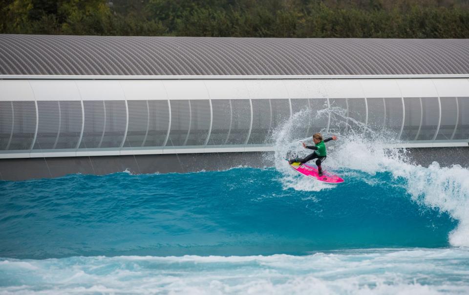 Lukas Skinner surfs at The Wave’s Bristol site - Dan Mullins /Image Cabin