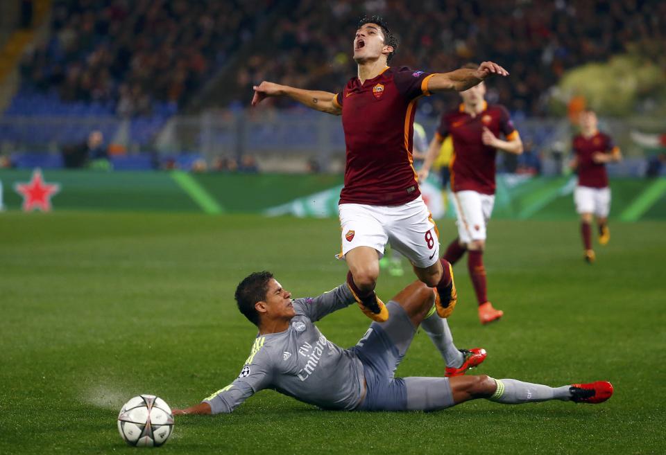 Football Soccer - AS Roma v Real Madrid - UEFA Champions League Round of 16 First Leg - Olympic stadium, Rome, Italy - 17/2/16 AS Roma's Diego Perotti (R) in action with Real Madrid Raphael Varane . REUTERS/Tony Gentile