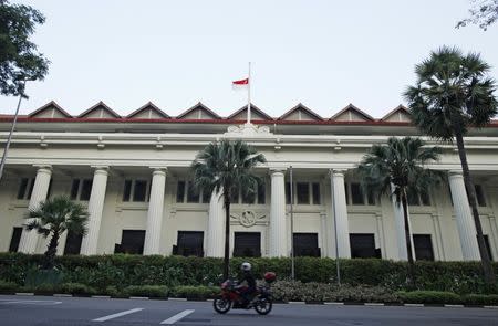 A flag flutters at half-mast, after the passing of former prime minister Lee Kuan Yew, at the Singapore General Hospital, March 23, 2015. REUTERS/Edgar Su