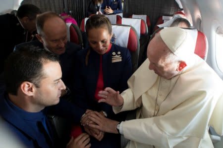 Pope Francis celebrates the marriage of crew members Paula Podest (C) and Carlos Ciufffardi (L) during the flight between Santiago and the northern city of Iquique, Chile January 18, 2018. Osservatore Romano/Handout via REUTERS