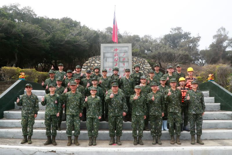 ▲陸軍司令徐衍璞上將親赴二膽島激勵官兵士氣，提醒官兵遵法守紀。（圖／軍聞社提供）