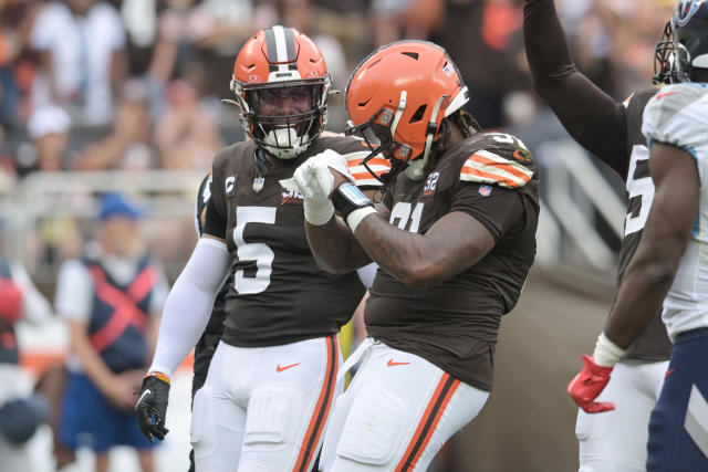 WATCH: Alex Wright gets his first career sack as Browns defense