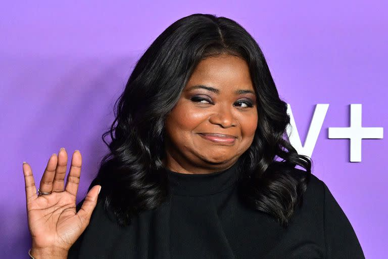 En serie de Apple TV, la actriz Octavia Spencer interpreta a la autora de un podcast sobre crímenes reales que intenta resolver el misterio alrededor de la muerte del patriarca de una familia

