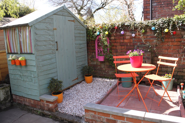 <p>The easiest way to spruce up your garden is to brighten things up with some colour. From vibrant bunting, to statement plant pots, you really can’t go wrong. <a rel="nofollow noopener" href="https://www.swoonworthy.co.uk/2012/04/before-and-after-weekend-back-garden-blitz-part-iii-the-reveal.html/" target="_blank" data-ylk="slk:[Photo: Swoonworthy];elm:context_link;itc:0;sec:content-canvas" class="link ">[Photo: Swoonworthy]</a> </p>