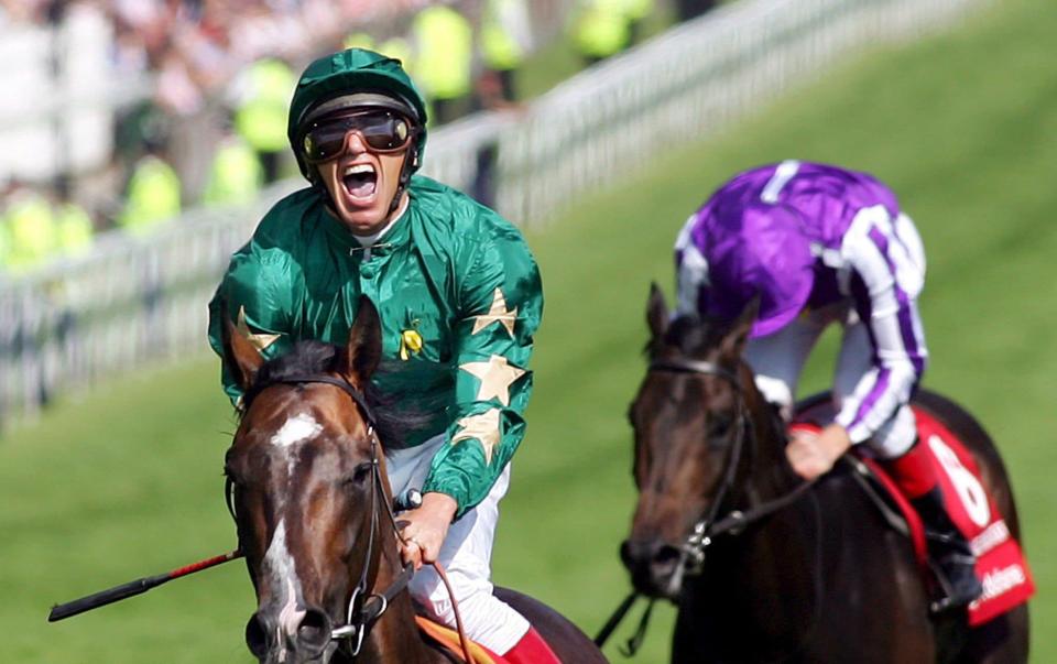 The Derby...epa01027108 Italian jockey Frankie Dettori (L) screams for joy after winning his first Derby aboard - EPA/Gerry Penny