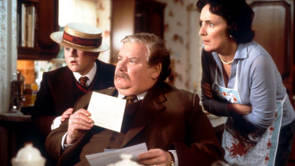 Harry Melling as Dudley Dursley, Richard Griffiths as Vernon Dursley and Fiona Shaw as Petunia Dursley in "Harry Potter and the Sorcerer's Stone." - Warner Bros./Alamy Stock Photo