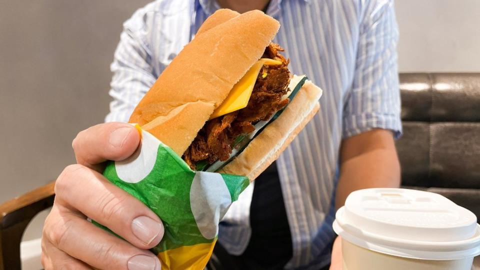 SUBWAY從即日起至6月18日推出新品「BBQ醬燒手撕豬潛艇堡」。（圖／業者提供）