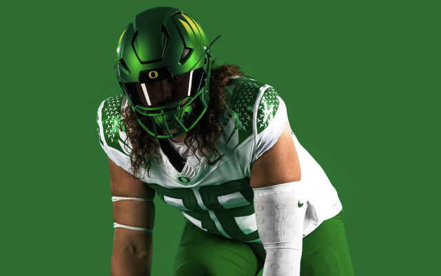 Oregon Ducks Unveil New Unis With HUGE Numbers