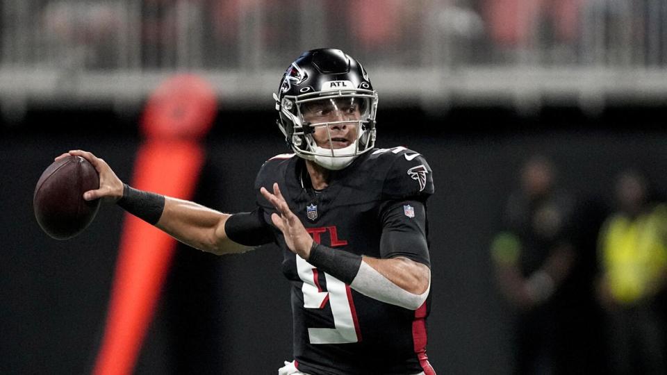 Atlanta Falcons quarterback Desmond Ridder (9) looks downfield from the pocket.