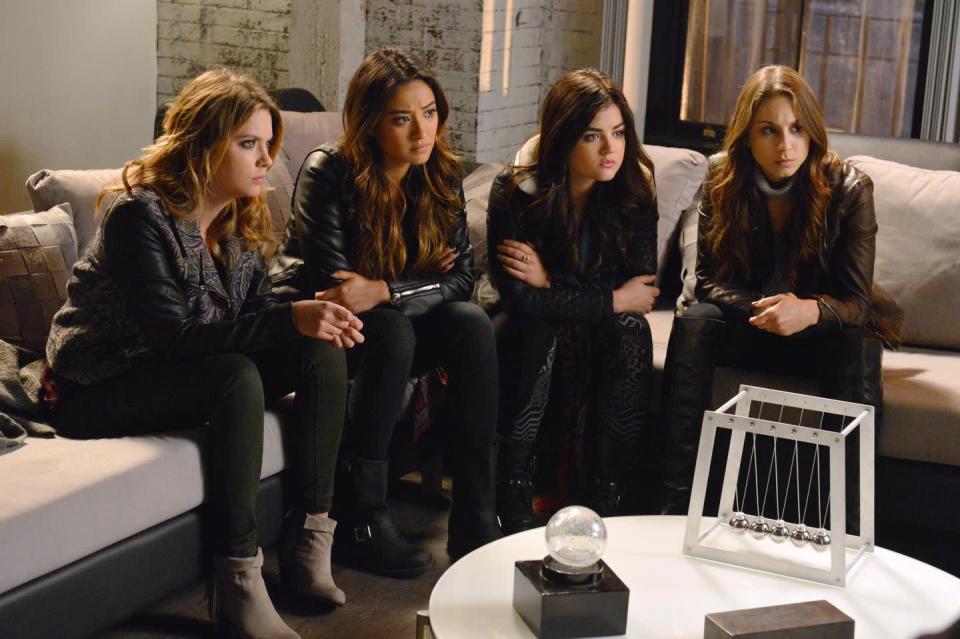 Pretty Little Liars reboot boss unveils first look at new cast