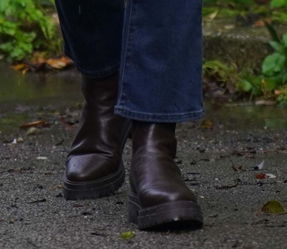 Kate Middleton, Chelsea boots, Reiss, ankle boots, denim, London.