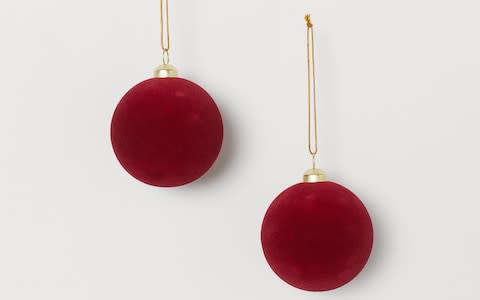 Velvet-covered Baubles 2 Pack - Credit: H&amp;M