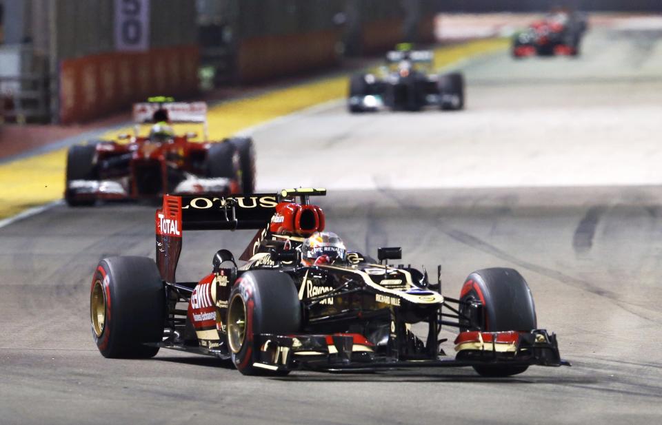 Lotus F1 Formula One driver Romain Grosjean of France races during the Singapore F1 Grand Prix at the Marina Bay street circuit in Singapore September 22, 2013. REUTERS/Edgar Su (SINGAPORE - Tags: SPORT MOTORSPORT F1)