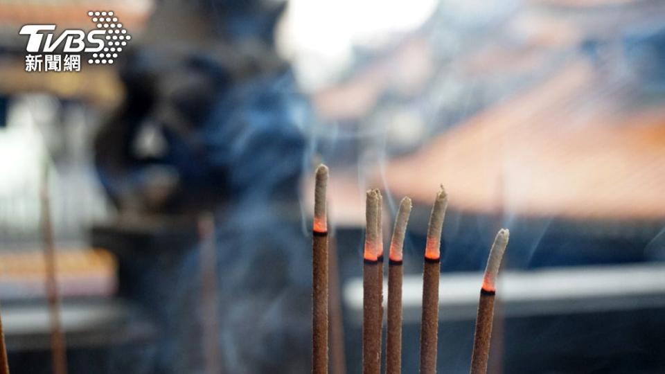 不少人都相信宮廟附近會聚集許多好兄弟。（示意圖／Shutterstock達志影像）