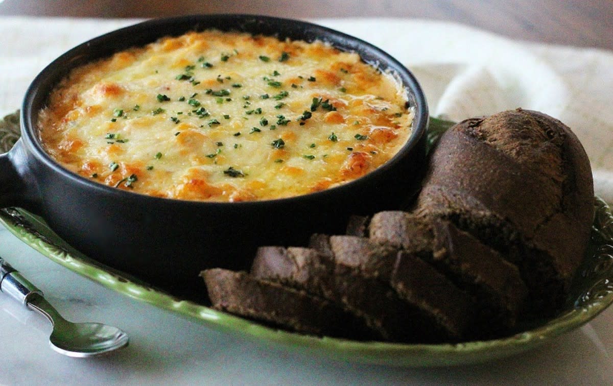 <p>Melissa’s Southern Style Kitchen</p><p>This ooey gooey classic Reuben dip is the perfect combination of Swiss cheese, <a href="https://parade.com/860620/pambeth/old-fashioned-slow-cooker-corned-beef/" rel="nofollow noopener" target="_blank" data-ylk="slk:corned beef;elm:context_link;itc:0;sec:content-canvas" class="link rapid-noclick-resp">corned beef</a> and sauerkraut, all smothered in a dreamy Thousand Island cream cheese sauce.</p><p><strong>Get the recipe: </strong><strong><a href="https://parade.com/841282/melissasperka/st-patricks-day-appetizers-classic-reuben-dip/" rel="nofollow noopener" target="_blank" data-ylk="slk:Reuben Dip;elm:context_link;itc:0;sec:content-canvas" class="link rapid-noclick-resp">Reuben Dip</a></strong></p>