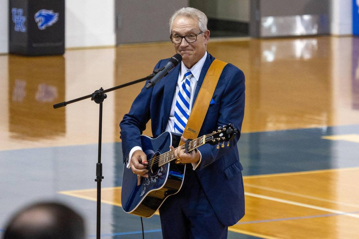 Jim Richardson, a longtime friend of Mike Pratt, performed “My Old Kentucky Home” during Friday’s celebration of the former UK player and broadcaster’s life.
