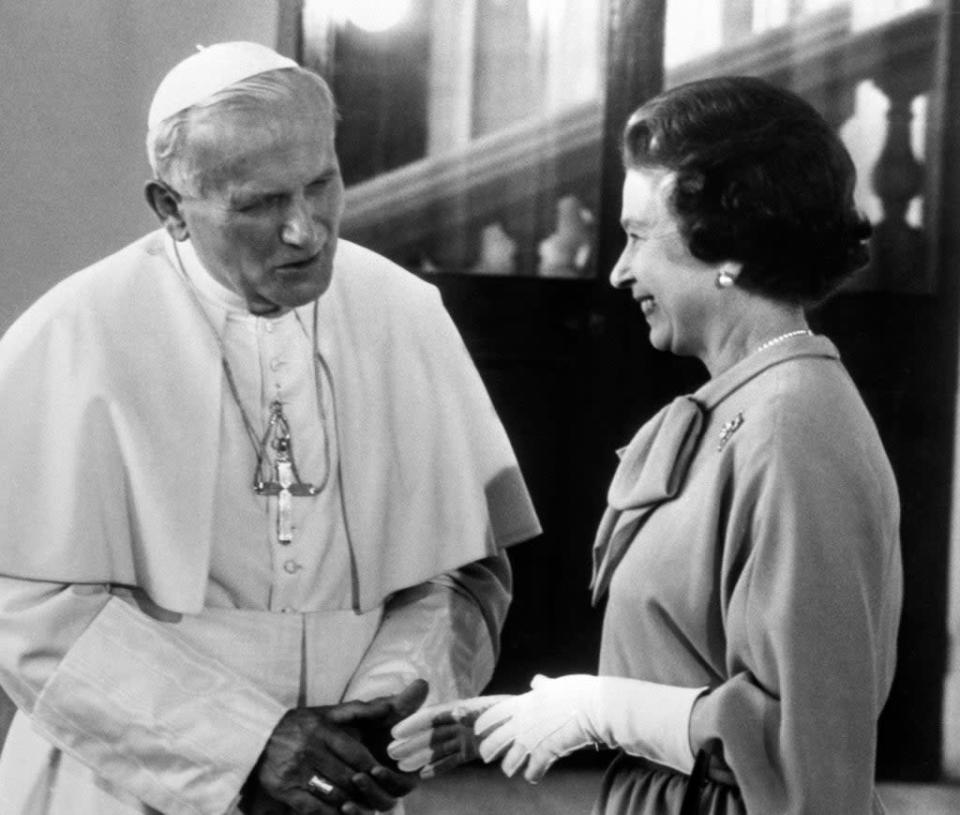 Pope John Paul II and the Queen (Archive/PA) (PA Archive)