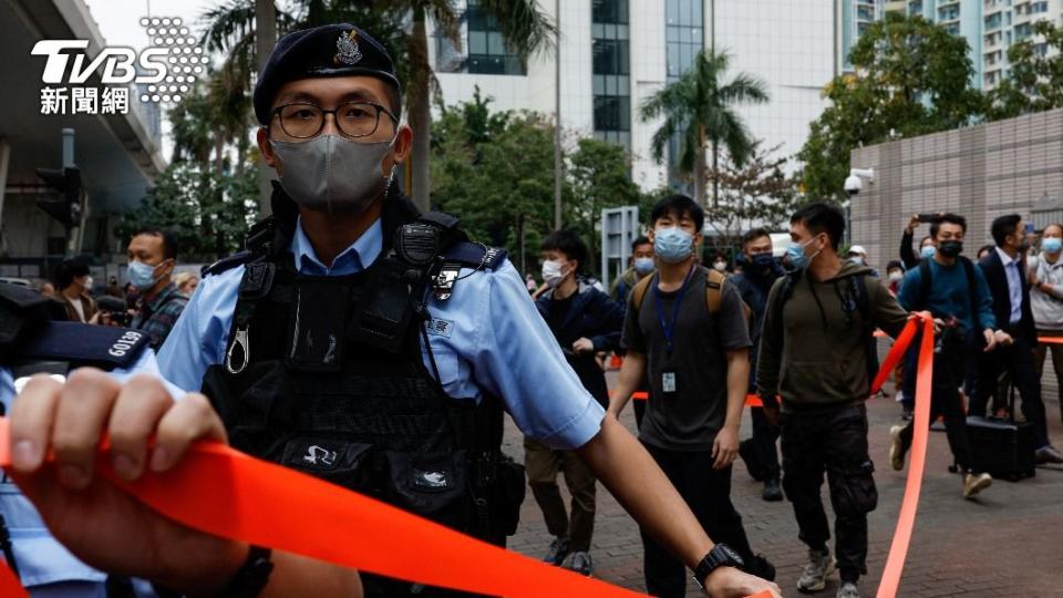 大批警力到場。（圖／達志影像路透社）