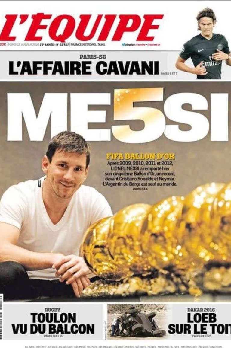 Messi sonríe con sus cinco ejemplares del Balón de Oro, una creación de France Football, con amplia cobertura en su competidor L'Equipe.